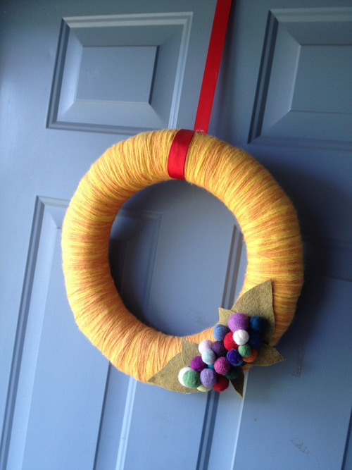 Yarn wrapped wreath from Hugs are Fun