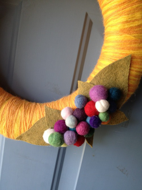 Yarn wrapped wreath from Hugs are Fun
