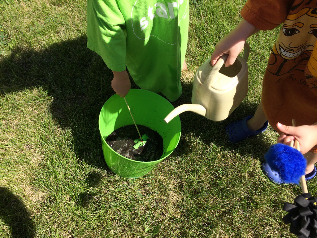 A Muddy Craft Day! from Hugs are Fun