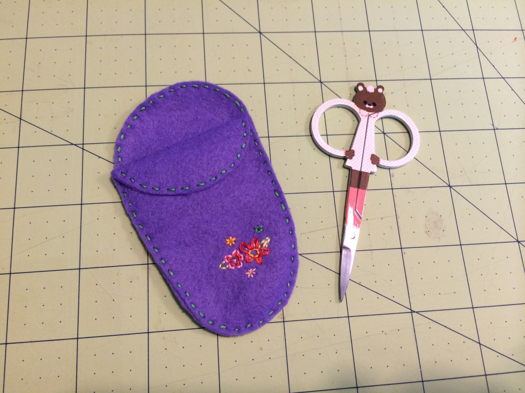 A Floral Felt Scissor Holder by Hugs are Fun
