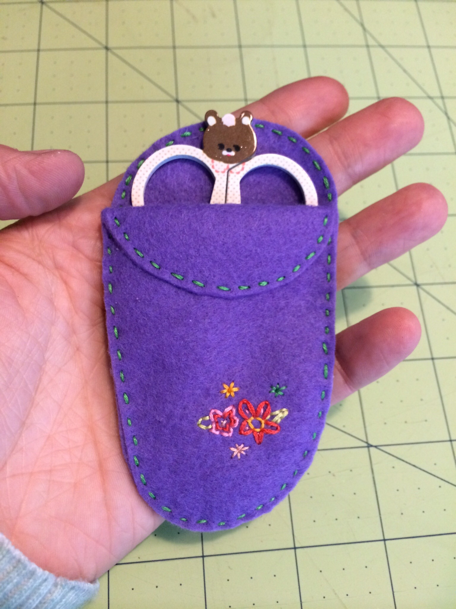 A Floral Felt Scissor Holder by Hugs are Fun