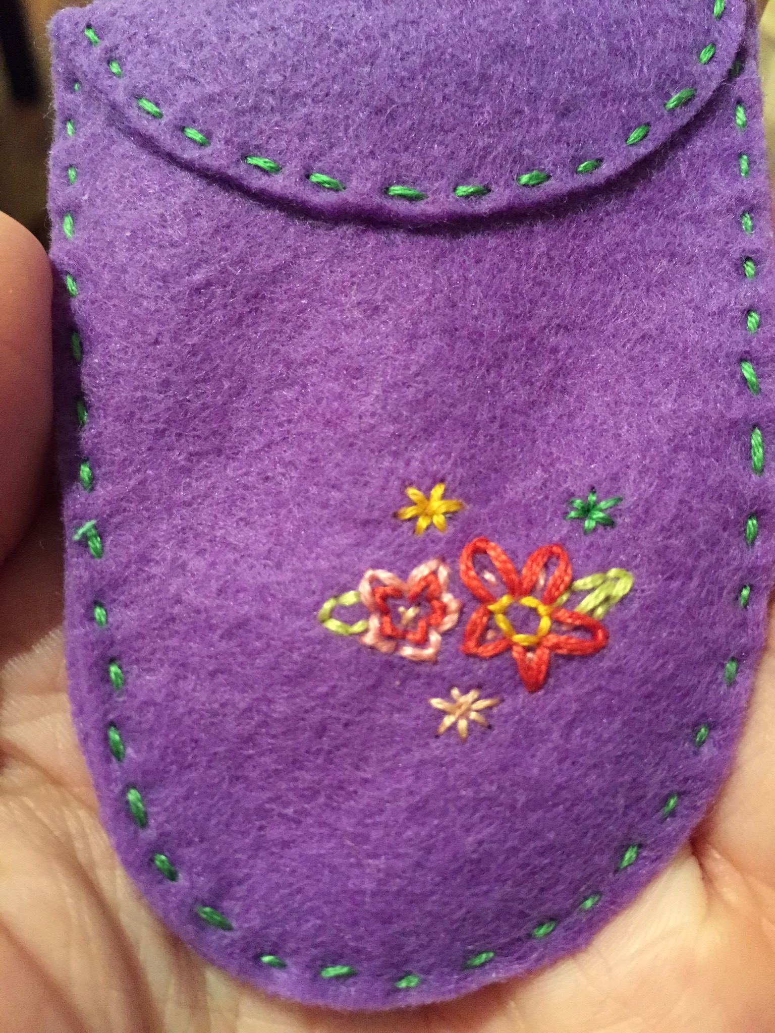 A Floral Felt Scissor Holder by Hugs are Fun