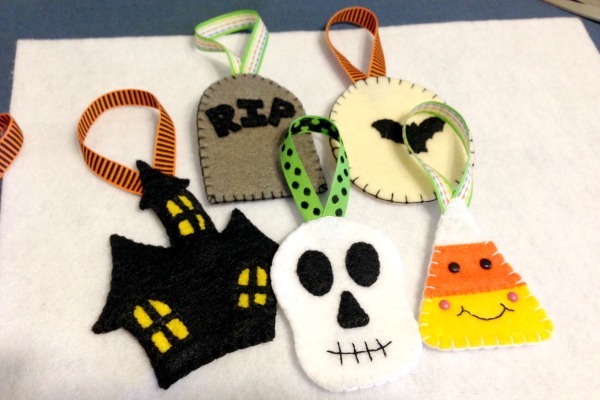 Felt-Halloween-Ornaments-Tutorial-and-Free-Pattern-All-Felt-With-Love-Designs
