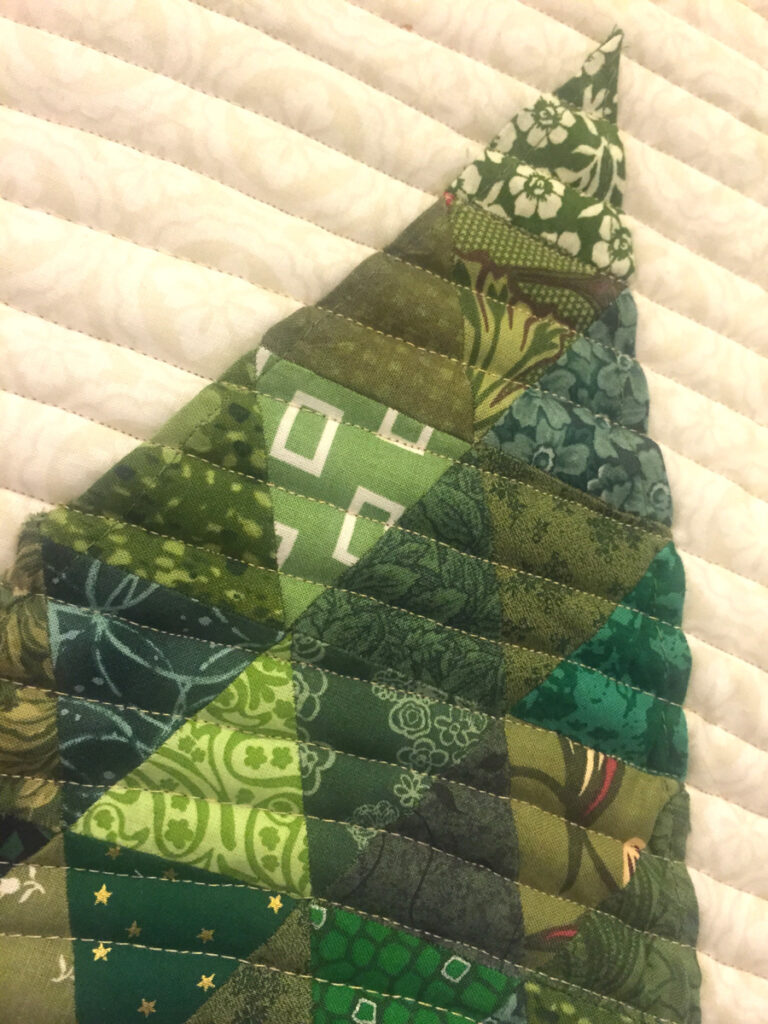 A Little Christmas Tree Quilting with Free Pattern from Hugs are Fun