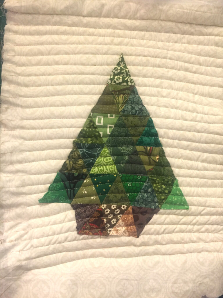 A Little Christmas Tree Quilting with Free Pattern from Hugs are Fun